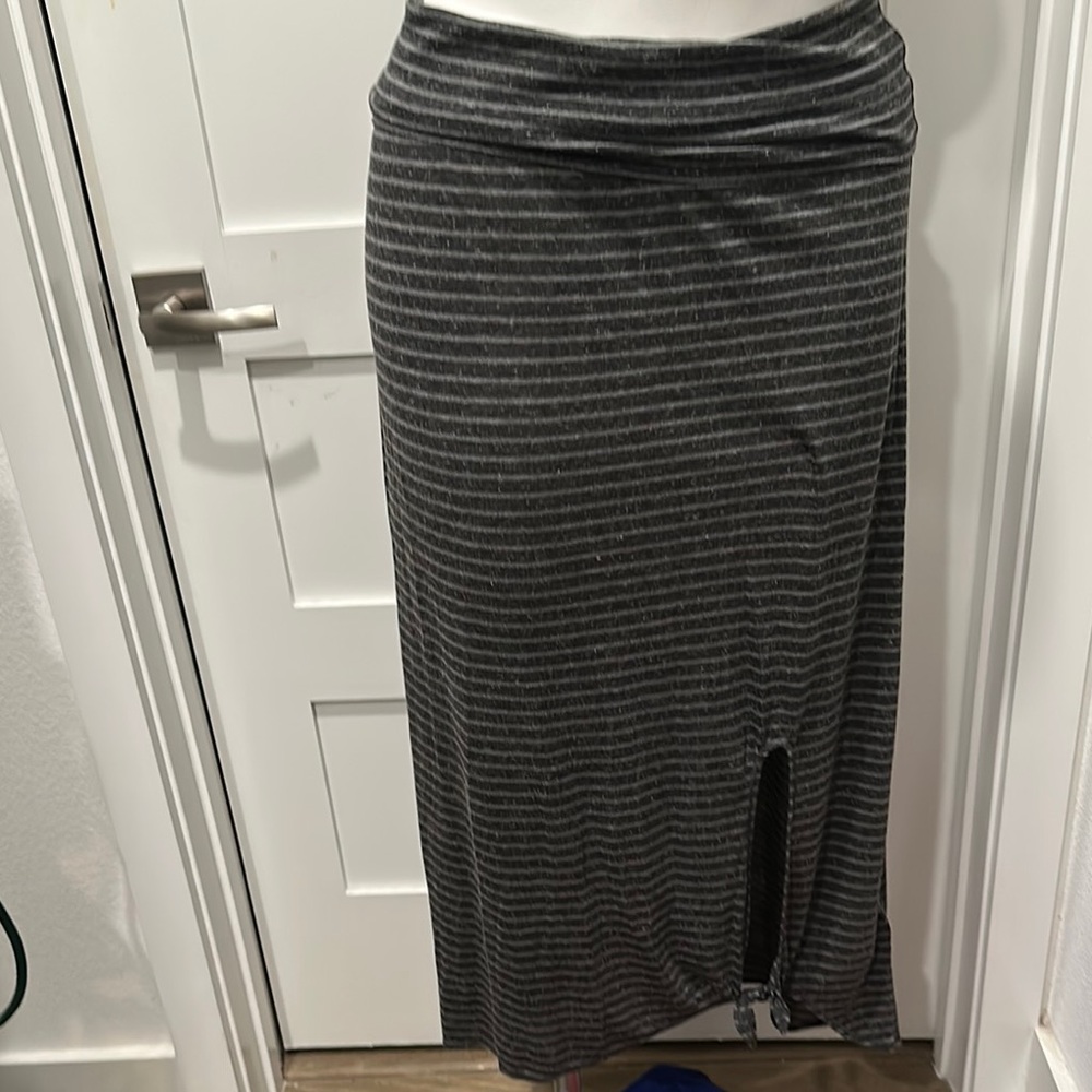 Roxy High Low Knit Skirt in Striped Gray Size L